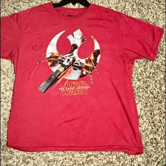 STAR WARS The Force Awakens t-shirt in excellent condition! Awesome Graphics!!! - Picture 1 of 5